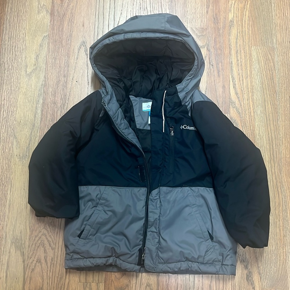 Columbia winter coat black and grey size 4T
